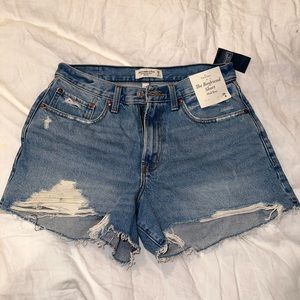 Abercrombie The Boyfriend Short Mid-Rise shorts